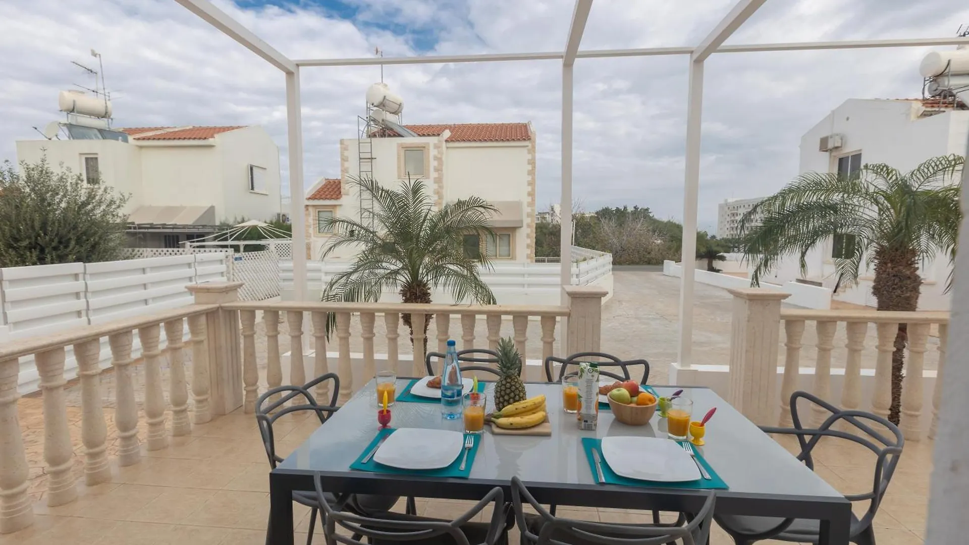 הוילה פרוטאראס Blue Crystal Seaview קפריסין