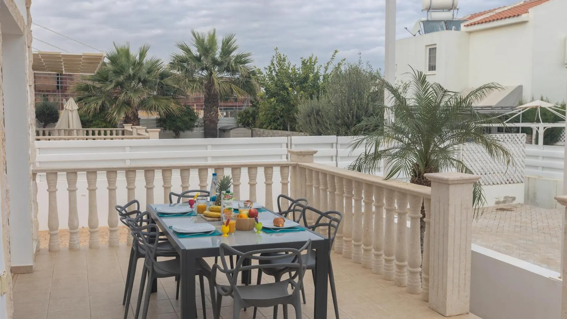 וילה הוילה פרוטאראס Blue Crystal Seaview