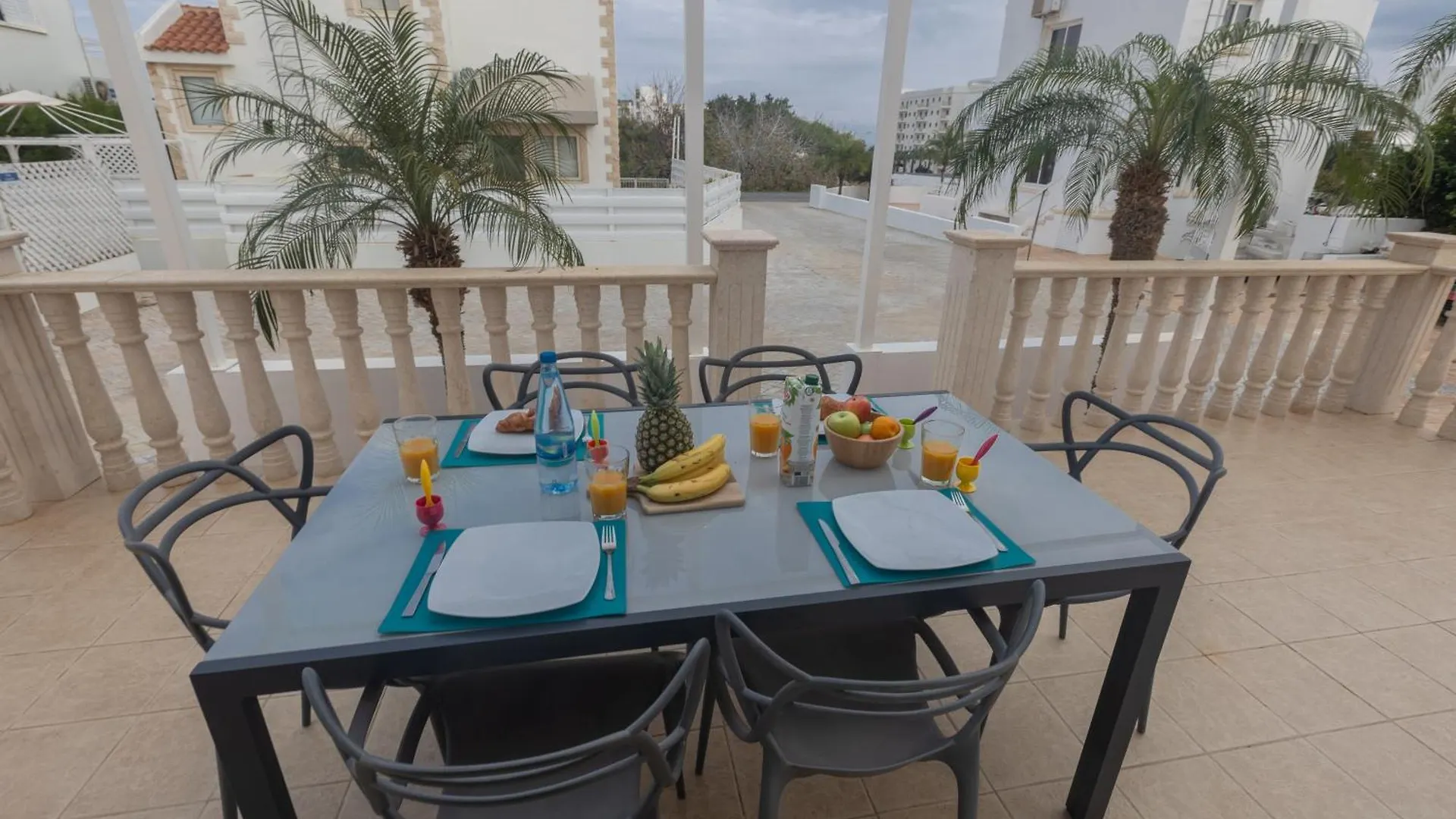 הוילה פרוטאראס Blue Crystal Seaview קפריסין